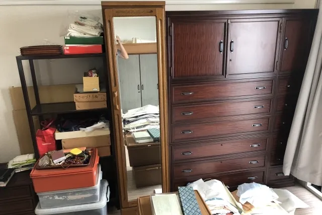 遺品で残された婚礼タンスや着物など