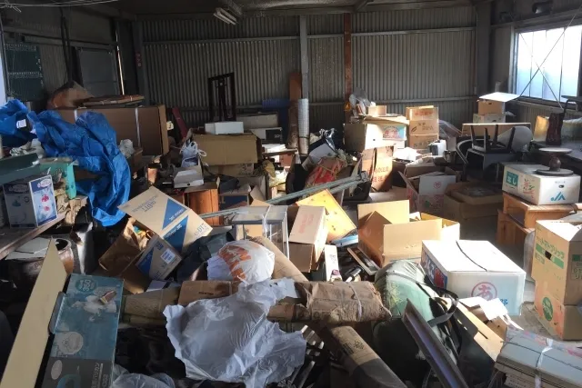 遺品で倉庫に残された大量の荷物