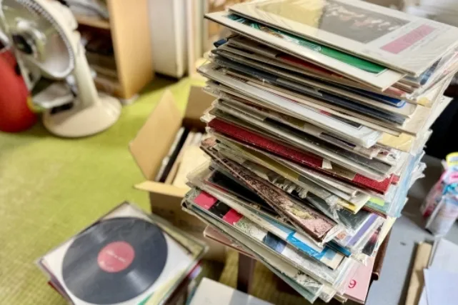 遺品で残されたCDの山